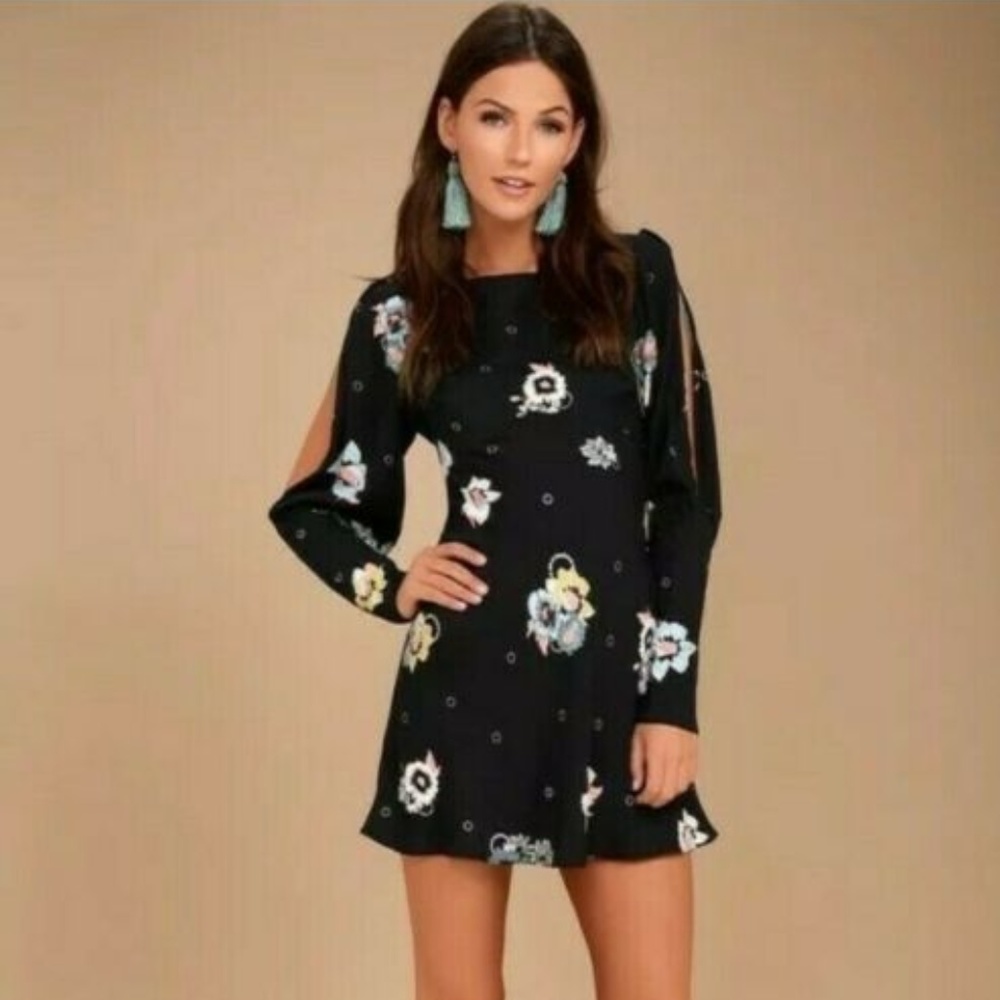 Free People Women Black Split Sleeves Floral Print